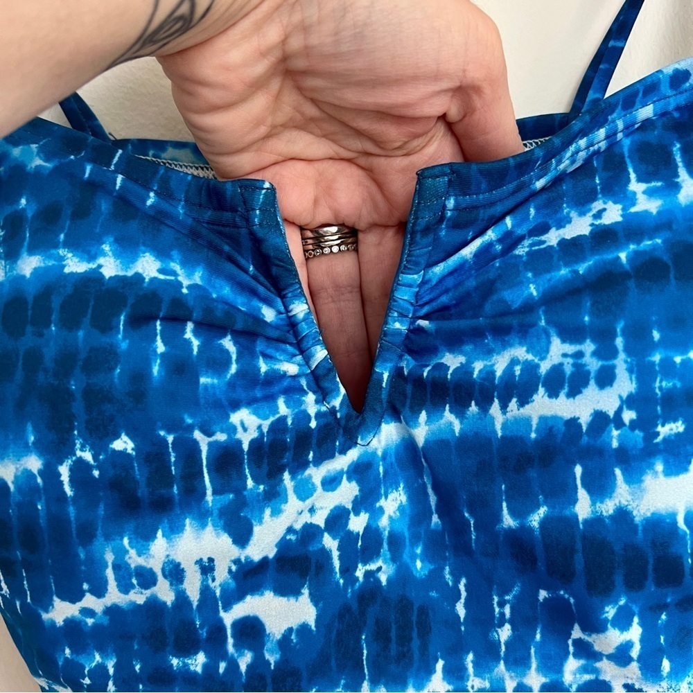 NEW Vince Camuto Blue Tie Dye V Wire Tassels Tie Bow Strap One Piece Swimsuit 4 - Picture 3 of 11